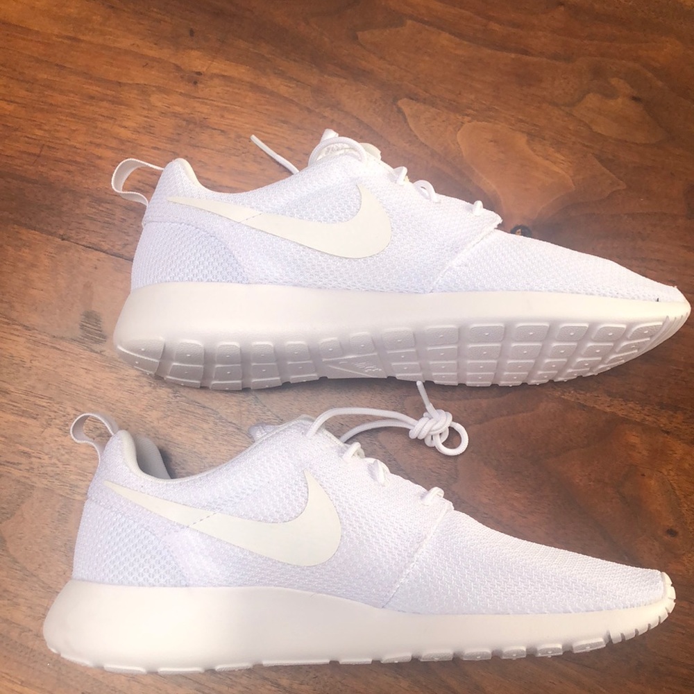 Nike Roshe One Triple White NEW Size 9